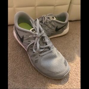 NIKE Free Runs 5.0 MENS US size 9.5